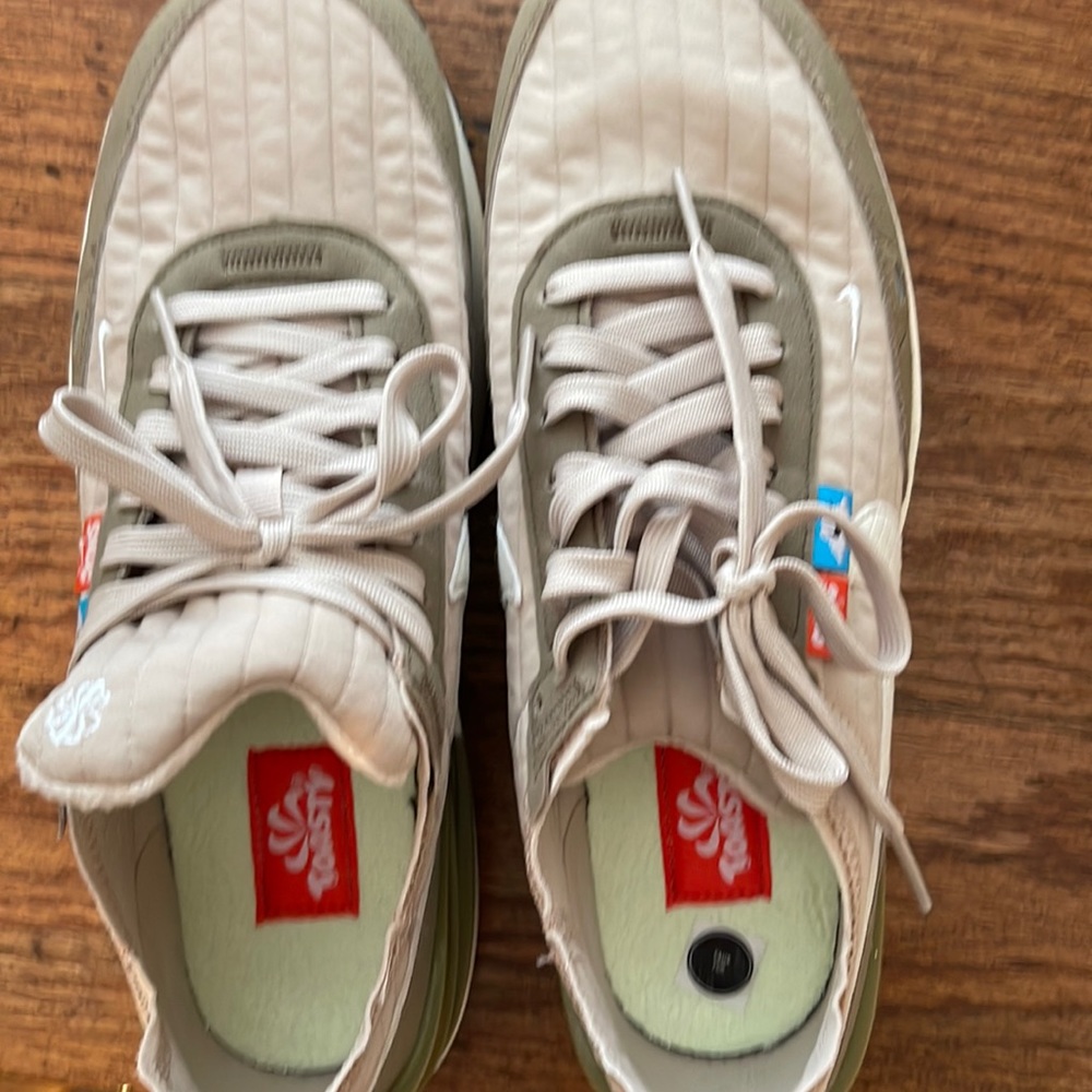 NWOT mens nike size 9 waffle one premium tennis shoes